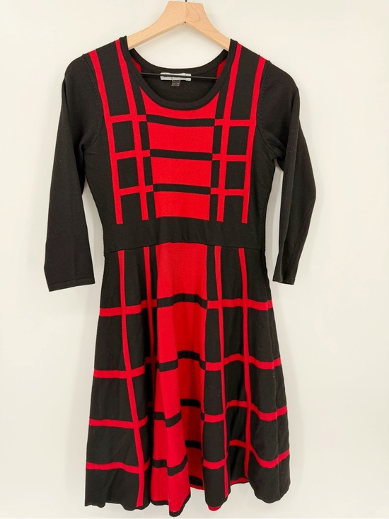 Danny & Nicole Dresses & Skirts - Danny & Nicole Red Black Plaid Sweater Dress M Fit Flare 3/4 Sleeve
